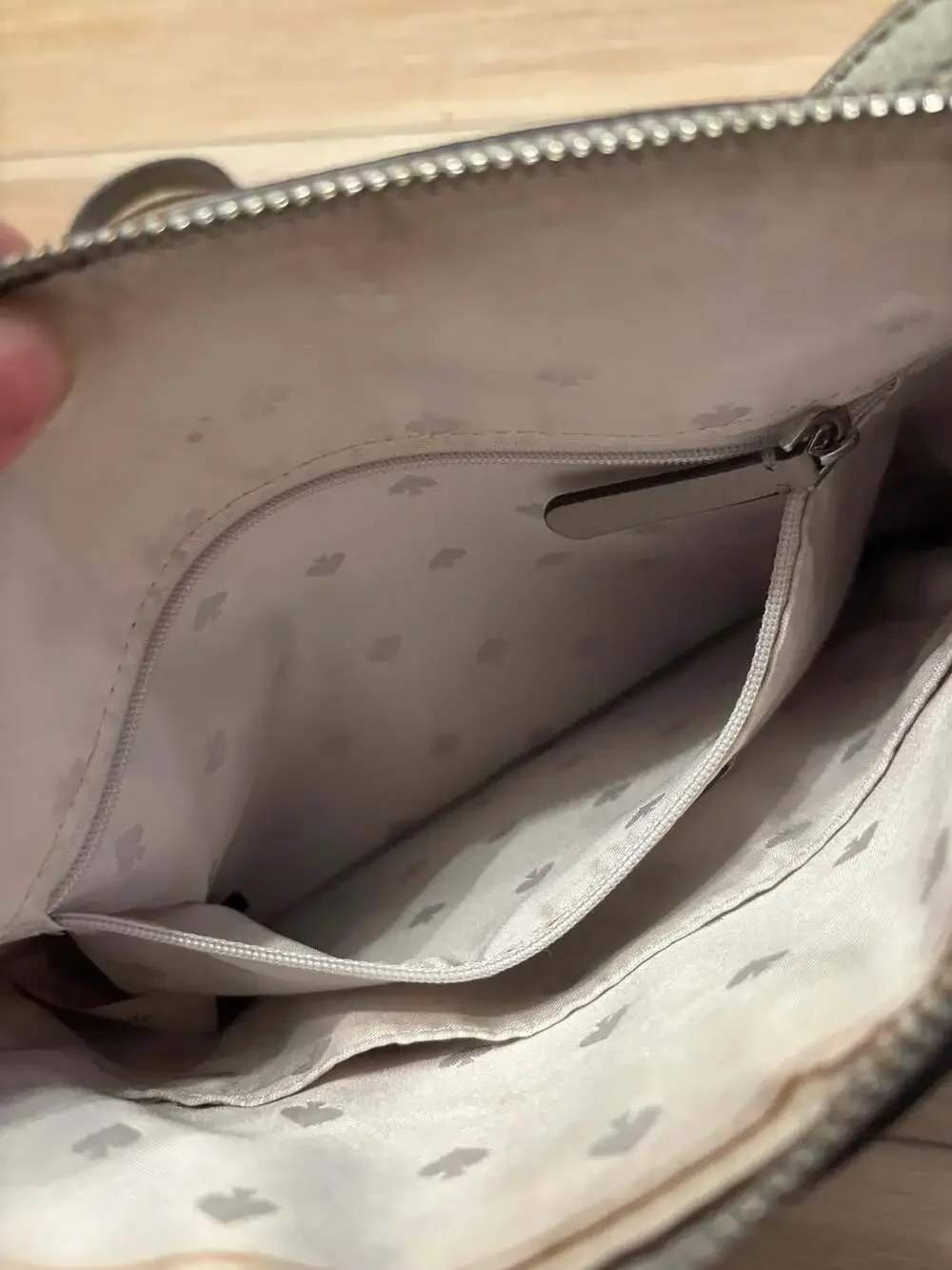 Kate Spade Jackson Pebbled Leather Large Crossbody Bag in Nimbus Grey
